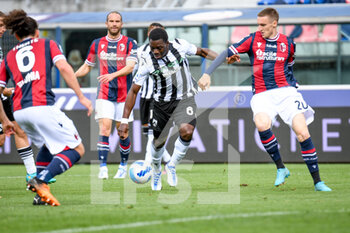 2022-04-24 - Udinese's Jean-Victor Makengo in action - BOLOGNA FC VS UDINESE CALCIO - ITALIAN SERIE A - SOCCER