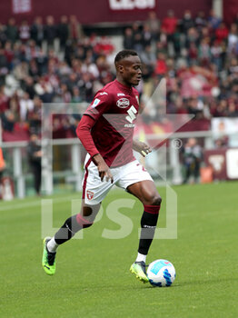 2022-04-23 - Demba Seck (Torino FC) controlling the ball - TORINO FC VS SPEZIA CALCIO - ITALIAN SERIE A - SOCCER
