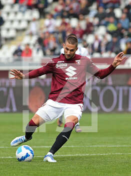 2022-04-23 - Marko Pjaca (Torino FC) about to kick the ball - TORINO FC VS SPEZIA CALCIO - ITALIAN SERIE A - SOCCER