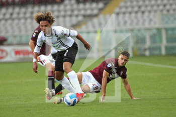 2022-04-23 - Janis Antiste (Spezia Calcio) and Samuele Ricci (Torino FC) fighting over the ball - TORINO FC VS SPEZIA CALCIO - ITALIAN SERIE A - SOCCER