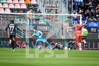 2022-04-23 - Venezia's Thomas Henry scores a goal - VENEZIA FC VS ATALANTA BC - ITALIAN SERIE A - SOCCER
