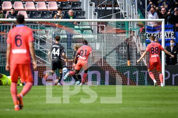 2022-04-23 - Atalanta's Duván Zapata scores a goal - VENEZIA FC VS ATALANTA BC - ITALIAN SERIE A - SOCCER