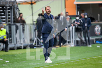 2022-04-23 - Venezia's head coach Paolo Zanetti gestures - VENEZIA FC VS ATALANTA BC - ITALIAN SERIE A - SOCCER