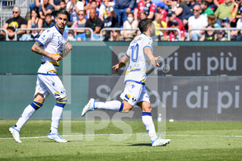 2022-04-30 - Gianluca Caprari of Hellas Verona FC, Esultanza, Celebration after scoring goal - CAGLIARI CALCIO VS HELLAS VERONA FC - ITALIAN SERIE A - SOCCER