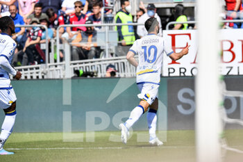2022-04-30 - Gianluca Caprari of Hellas Verona FC, Esultanza, Celebration after scoring goal - CAGLIARI CALCIO VS HELLAS VERONA FC - ITALIAN SERIE A - SOCCER