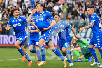 2022-05-01 - Szymon Zurkowski (Empoli FC) celebrates after scoring a goal - EMPOLI FC VS TORINO FC - ITALIAN SERIE A - SOCCER
