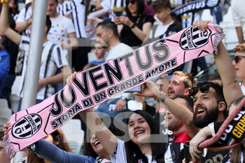 2022-05-01 - Juventus FC fans cheering for their team - JUVENTUS FC VS VENEZIA FC - ITALIAN SERIE A - SOCCER
