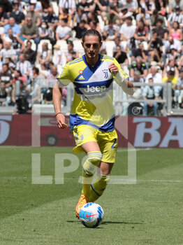 2022-05-01 - Adrien Rabiot (Juventus FC) controlling the ball - JUVENTUS FC VS VENEZIA FC - ITALIAN SERIE A - SOCCER