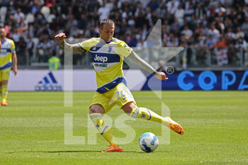 2022-05-01 - Federico Bernardeschi (Juventus FC) about to kick the ball - JUVENTUS FC VS VENEZIA FC - ITALIAN SERIE A - SOCCER