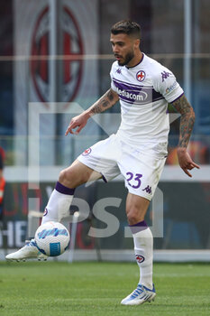 2022-05-01 - Lorenzo Venuti (ACF Fiorentina) in action - AC MILAN VS ACF FIORENTINA - ITALIAN SERIE A - SOCCER