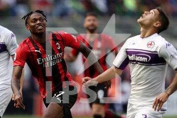 2022-05-01 - Rafael Leao (AC Milan) and Luca Martinez Quarta (ACF Fiorentina) - AC MILAN VS ACF FIORENTINA - ITALIAN SERIE A - SOCCER