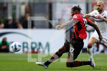 2022-05-01 - Rafael Leao (AC Milan) shoots the ball - AC MILAN VS ACF FIORENTINA - ITALIAN SERIE A - SOCCER