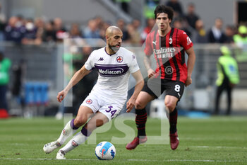 2022-05-01 - Sofyan Amrabat (ACF Fiorentina) in action - AC MILAN VS ACF FIORENTINA - ITALIAN SERIE A - SOCCER