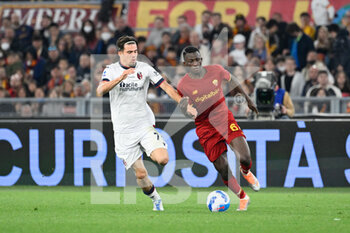 2022-05-01 - Felix Afena (AS Roma) Denso Kasius (Bologna FC) during the Italian Football Championship League A 2021/2022 match between AS Roma vs Bologna FC at the Olimpic Stadium in Rome  on 01 May 2022. - AS ROMA VS BOLOGNA FC - ITALIAN SERIE A - SOCCER