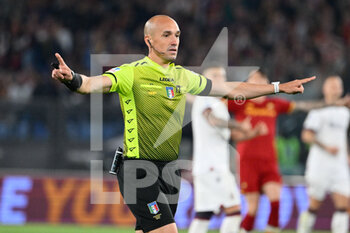 2022-05-01 - Michael Fabbri referee during the Italian Football Championship League A 2021/2022 match between AS Roma vs Bologna FC at the Olimpic Stadium in Rome  on 01 May 2022. - AS ROMA VS BOLOGNA FC - ITALIAN SERIE A - SOCCER