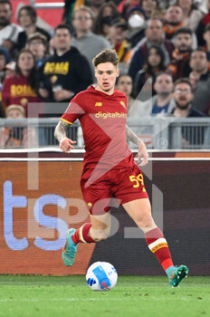 2022-05-01 - Nicola Zalewski (AS Roma) during the Italian Football Championship League A 2021/2022 match between AS Roma vs Bologna FC at the Olimpic Stadium in Rome  on 01 May 2022. - AS ROMA VS BOLOGNA FC - ITALIAN SERIE A - SOCCER