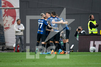 2022-05-01 - Inter's Ivan Perisic celebrates after scoring a goal 0-1 with teammates - UDINESE CALCIO VS INTER - FC INTERNAZIONALE - ITALIAN SERIE A - SOCCER