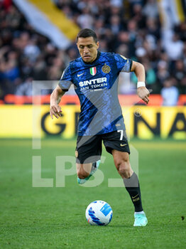 2022-05-01 - Inter's Alexis Sanchez portrait in action - UDINESE CALCIO VS INTER - FC INTERNAZIONALE - ITALIAN SERIE A - SOCCER