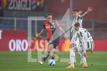 2022-05-06 - Milan Badelj (Genoa) - Paulo Exequiel Dybala (Juventus) - Adrien Rabiot (Juventus) - GENOA CFC VS JUVENTUS FC - ITALIAN SERIE A - SOCCER