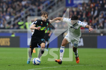 2022-05-06 - Nicolò Barella of FC Internazionale competes for the ball with Sebastiano Luperto of Empoli FC during the Serie A 2021/22 football match between FC Internazionale and Empoli FC at Giuseppe Meazza Stadium, Milan, Italy on May 06, 2022 - INTER - FC INTERNAZIONALE VS EMPOLI FC - ITALIAN SERIE A - SOCCER