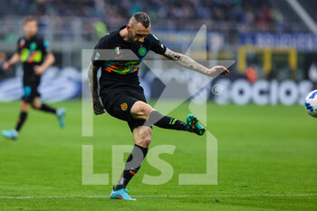 2022-05-06 - Marcelo Brozovic of FC Internazionale in action during the Serie A 2021/22 football match between FC Internazionale and Empoli FC at Giuseppe Meazza Stadium, Milan, Italy on May 06, 2022 - INTER - FC INTERNAZIONALE VS EMPOLI FC - ITALIAN SERIE A - SOCCER