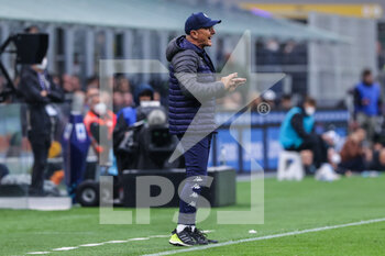 2022-05-06 - Aurelio Andreazzoli Head Coach of Empoli FC gestures  during the Serie A 2021/22 football match between FC Internazionale and Empoli FC at Giuseppe Meazza Stadium, Milan, Italy on May 06, 2022 - INTER - FC INTERNAZIONALE VS EMPOLI FC - ITALIAN SERIE A - SOCCER
