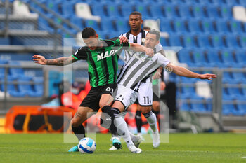 2022-05-07 - Gianluca Scamacca of US SASSUOLO competes for the ball with Pablo Marì of UDINESE CALCIO during the Serie A match between US Sassuolo and Udinese Calcio at Mapei Stadium-Città del Tricolore on May 7, 2022 in Reggio Emilia, Italy. - US SASSUOLO VS UDINESE CALCIO - ITALIAN SERIE A - SOCCER