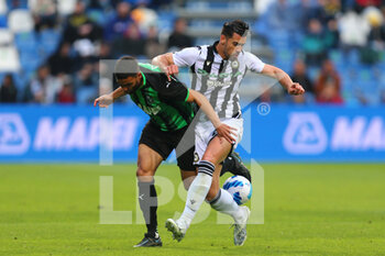 2022-05-07 - Gregoire Defrel of US SASSUOLO competes for the ball with Pablo Marì of UDINESE CALCIO during the Serie A match between US Sassuolo and Udinese Calcio at Mapei Stadium-Città del Tricolore on May 7, 2022 in Reggio Emilia, Italy. - US SASSUOLO VS UDINESE CALCIO - ITALIAN SERIE A - SOCCER