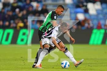 2022-05-07 - Ruan Tressoldi of US SASSUOLO competes for the ball with Iyenoma Udogie of UDINESE CALCIO during the Serie A match between US Sassuolo and Udinese Calcio at Mapei Stadium-Città del Tricolore on May 7, 2022 in Reggio Emilia, Italy. - US SASSUOLO VS UDINESE CALCIO - ITALIAN SERIE A - SOCCER