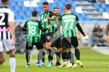 2022-05-07 - Gianluca Scamacca of US SASSUOLO celebrates after scoring a goal with his teammates during the Serie A match between US Sassuolo and Udinese Calcio at Mapei Stadium-Città del Tricolore on May 7, 2022 in Reggio Emilia, Italy. - US SASSUOLO VS UDINESE CALCIO - ITALIAN SERIE A - SOCCER