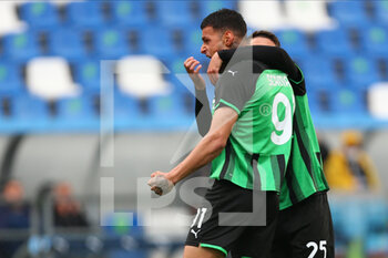 2022-05-07 - Gianluca Scamacca of US SASSUOLO celebrates after scoring a goal with Domenico Berardi of US SASSUOLO during the Serie A match between US Sassuolo and Udinese Calcio at Mapei Stadium-Città del Tricolore on May 7, 2022 in Reggio Emilia, Italy. - US SASSUOLO VS UDINESE CALCIO - ITALIAN SERIE A - SOCCER