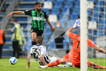 2022-05-07 - Gregoire Defrel of US SASSUOLO in action during the Serie A match between US Sassuolo and Udinese Calcio at Mapei Stadium-Città del Tricolore on May 7, 2022 in Reggio Emilia, Italy. - US SASSUOLO VS UDINESE CALCIO - ITALIAN SERIE A - SOCCER