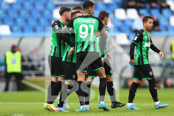 2022-05-07 - Gianluca Scamacca of US SASSUOLO celebrates after scoring a goal with his teammates during the Serie A match between US Sassuolo and Udinese Calcio at Mapei Stadium-Città del Tricolore on May 7, 2022 in Reggio Emilia, Italy. - US SASSUOLO VS UDINESE CALCIO - ITALIAN SERIE A - SOCCER