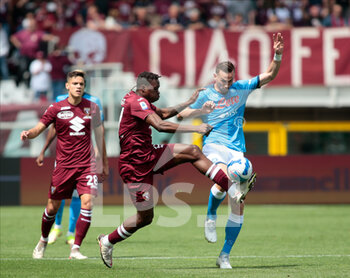 2022-05-07 - Wilfried Singo of Torino Fc and Fabian Ruis (Ssc Napoli) during the Italian Serie A, football match between Torino FC and Ssc Napoli, on 07 of May 2022 at Grande Torino stadium in Torino, Italy Italy. Photo Nderim KACELI - TORINO FC VS SSC NAPOLI - ITALIAN SERIE A - SOCCER