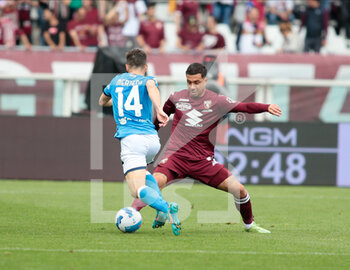 2022-05-07 - Dries Mertens (Ssc Napoli) and Armando Izzo of Torino Fc during the Italian Serie A, football match between Torino FC and Ssc Napoli, on 07 of May 2022 at Grande Torino stadium in Torino, Italy Italy. Photo Nderim KACELI - TORINO FC VS SSC NAPOLI - ITALIAN SERIE A - SOCCER