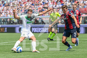 2022-05-15 - Davide Frattesi (Sassuolo) shooting on goal - BOLOGNA FC VS US SASSUOLO - ITALIAN SERIE A - SOCCER