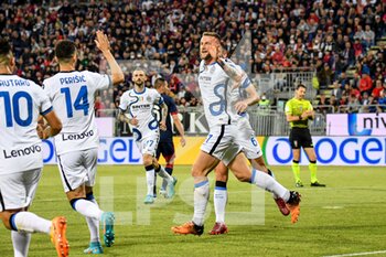 2022-05-15 - Milan Skriniar of Inter FC, Esultanza, Celebration after scoring goal - CAGLIARI CALCIO VS INTER - FC INTERNAZIONALE - ITALIAN SERIE A - SOCCER