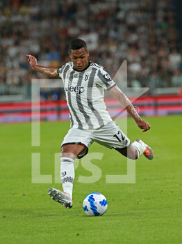 2022-05-16 - Alex Sandro (Juventus FC) about to kick the ball - JUVENTUS FC VS SS LAZIO - ITALIAN SERIE A - SOCCER