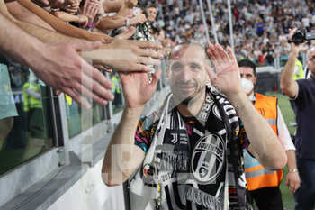 2022-05-16 - Giorgio Chiellini (Juventus FC) greets his fans in the last match for Juventus FC - JUVENTUS FC VS SS LAZIO - ITALIAN SERIE A - SOCCER