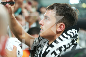 2022-05-16 - Paulo Dybala (Juventus FC) signs an autograph for a fan in his last match for Juventus FC - JUVENTUS FC VS SS LAZIO - ITALIAN SERIE A - SOCCER