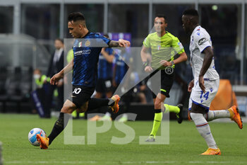 2022-05-22 - Lautaro Martinez of FC Internazionale in action during the Serie A 2021/22 football match between FC Internazionale and UC Sampdoria at Giuseppe Meazza Stadium, Milan, Italy on May 22, 2022 - INTER - FC INTERNAZIONALE VS UC SAMPDORIA - ITALIAN SERIE A - SOCCER