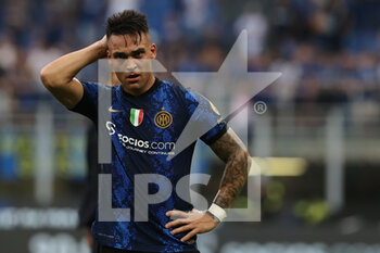 2022-05-22 - Lautaro Martinez of FC Internazionale crying during the Serie A 2021/22 football match between FC Internazionale and UC Sampdoria at Giuseppe Meazza Stadium, Milan, Italy on May 22, 2022 - INTER - FC INTERNAZIONALE VS UC SAMPDORIA - ITALIAN SERIE A - SOCCER