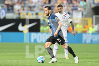 2022-05-22 - Hakan Calhanoglu of FC Internazionale in action during the Serie A 2021/22 football match between FC Internazionale and UC Sampdoria at Giuseppe Meazza Stadium, Milan, Italy on May 22, 2022 - INTER - FC INTERNAZIONALE VS UC SAMPDORIA - ITALIAN SERIE A - SOCCER