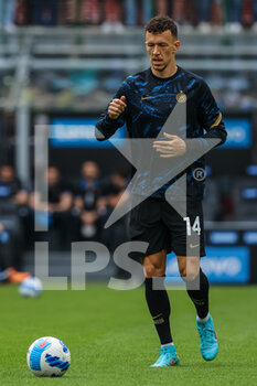2022-05-22 - Ivan Perisic of FC Internazionale warms up during the Serie A 2021/22 football match between FC Internazionale and UC Sampdoria at Giuseppe Meazza Stadium, Milan, Italy on May 22, 2022 - INTER - FC INTERNAZIONALE VS UC SAMPDORIA - ITALIAN SERIE A - SOCCER