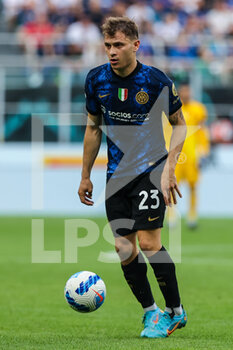 2022-05-22 - Nicolò Barella of FC Internazionale in action during the Serie A 2021/22 football match between FC Internazionale and UC Sampdoria at Giuseppe Meazza Stadium, Milan, Italy on May 22, 2022 - INTER - FC INTERNAZIONALE VS UC SAMPDORIA - ITALIAN SERIE A - SOCCER
