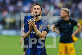 2022-05-22 - Hakan Calhanoglu of FC Internazionale greets the fans during the Serie A 2021/22 football match between FC Internazionale and UC Sampdoria at Giuseppe Meazza Stadium, Milan, Italy on May 22, 2022 - INTER - FC INTERNAZIONALE VS UC SAMPDORIA - ITALIAN SERIE A - SOCCER