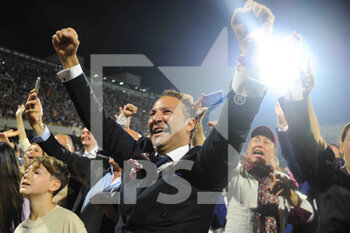2022-05-22 - President Iervolino celebrates with his family during the Serie A 2021/22 match between US Salernitana 1919 and Udinese Calcio  Arechi  Stadium - US SALERNITANA VS UDINESE CALCIO - ITALIAN SERIE A - SOCCER