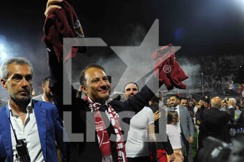2022-05-22 - President Iervolino celebrates with his family during the Serie A 2021/22 match between US Salernitana 1919 and Udinese Calcio  Arechi  Stadium - US SALERNITANA VS UDINESE CALCIO - ITALIAN SERIE A - SOCCER