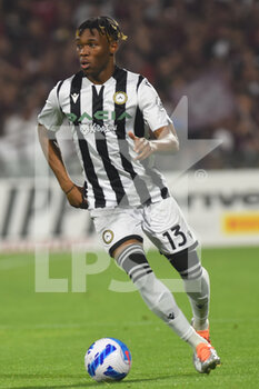 2022-05-22 - Destiny Udogie ( Udinese Calcio ) in Action during the Serie A 2021/22 match between US Salernitana 1919 and Udinese Calcio  Arechi  Stadium - US SALERNITANA VS UDINESE CALCIO - ITALIAN SERIE A - SOCCER