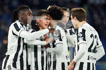 2022-01-09 - Paulo Dybala of Juventus (2L) celebrates with his teammates after scoring 1-1 goal during the Italian championship Serie A football match between AS Roma and Juventus FC on January 9, 2022 at Stadio Olimpico in Rome, Italy - AS ROMA VS JUVENTUS FC - ITALIAN SERIE A - SOCCER